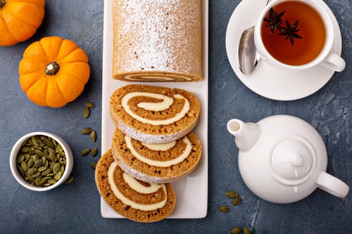 Torta speziata alla zucca con formaggio cremoso