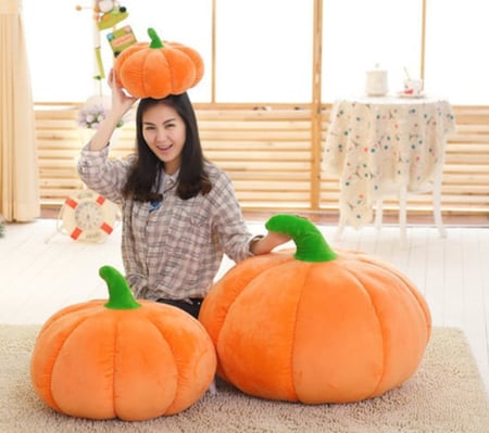 pumpkin-shaped-pillows