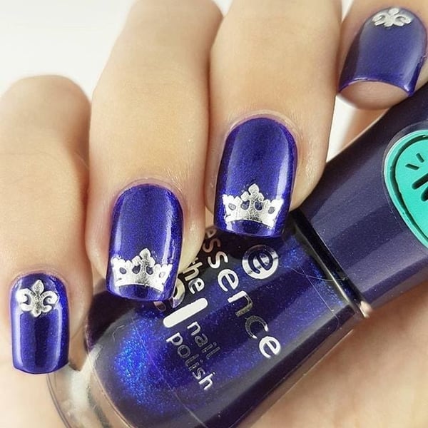 crown-nails-beauty