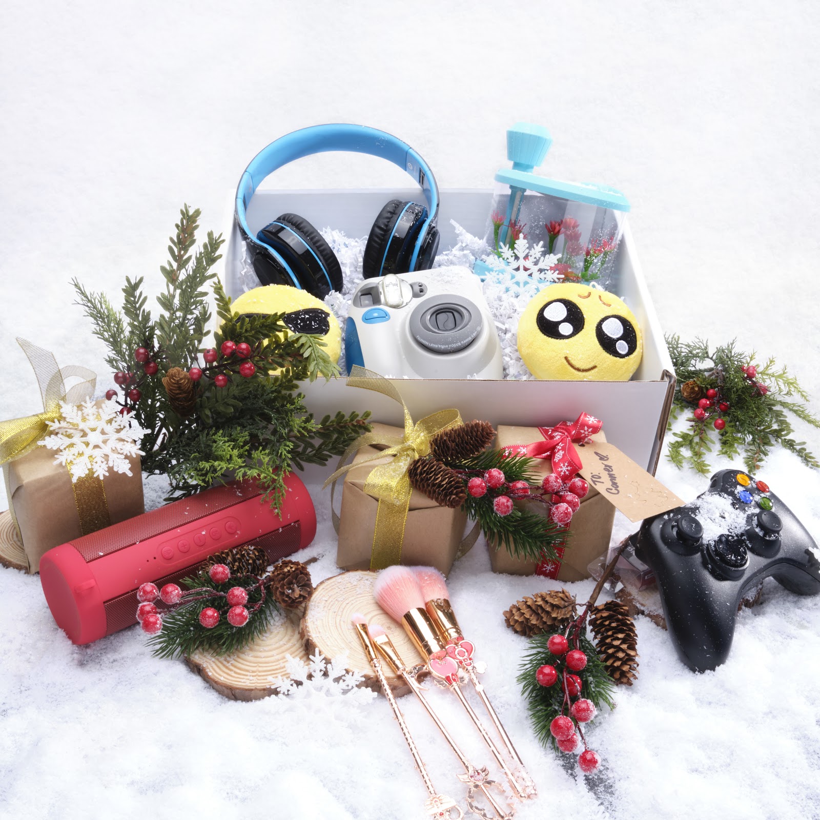 11 Holiday Gift Exchange Theme Ideas for Festive Fun – BlissLights